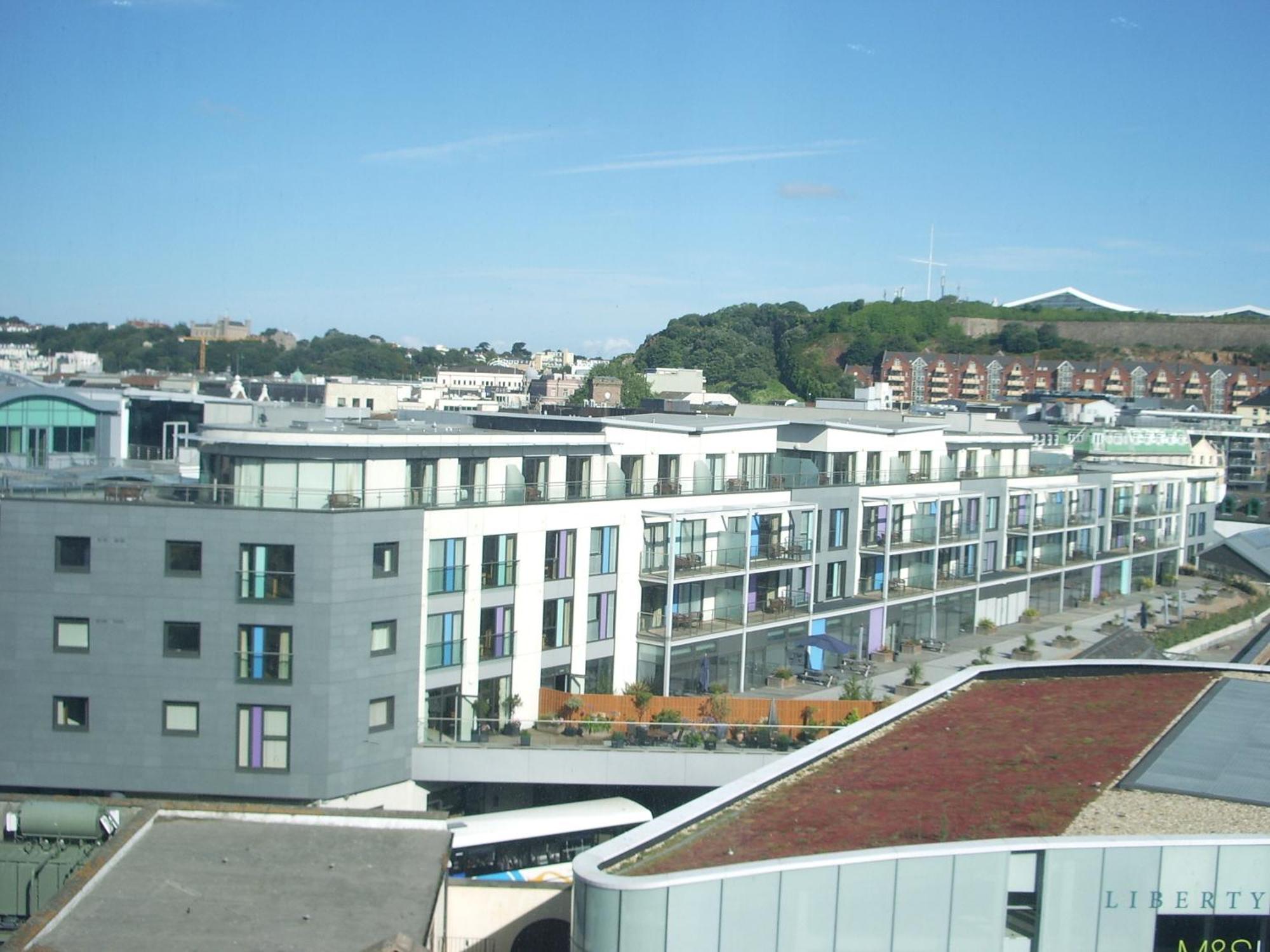 Liberty Wharf Apartments Saint Helier Bagian luar foto