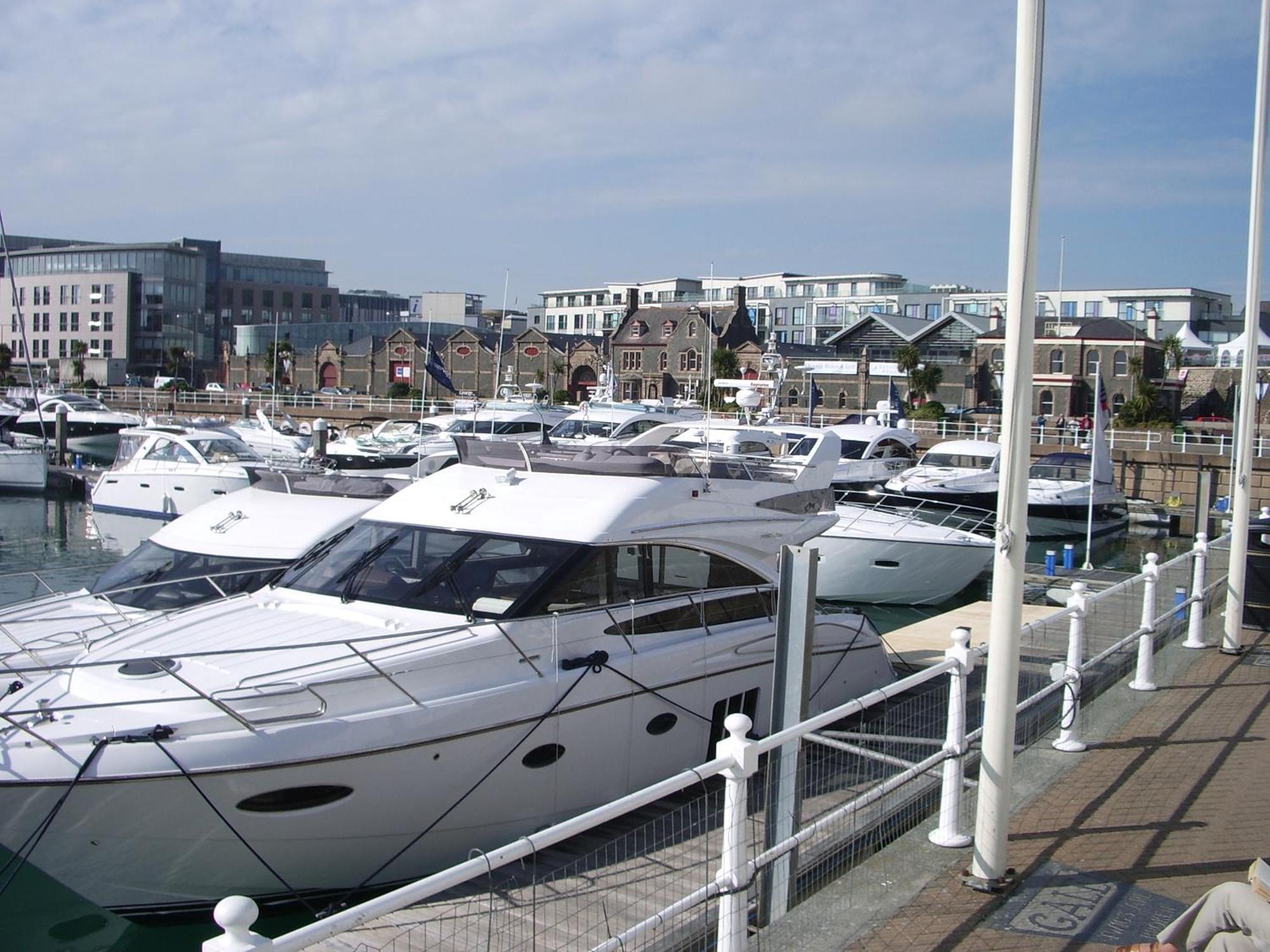 Liberty Wharf Apartments Saint Helier Bagian luar foto