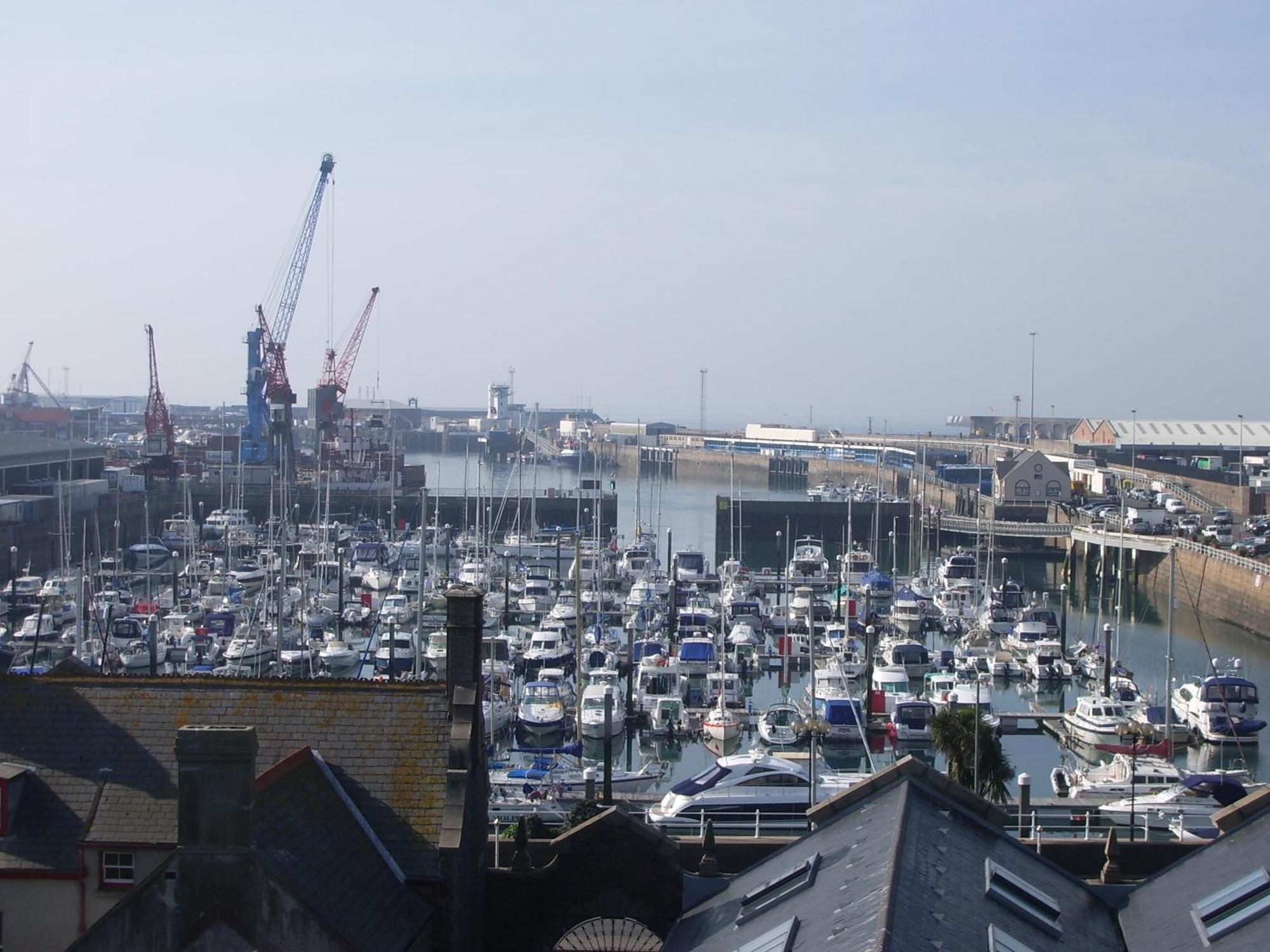 Liberty Wharf Apartments Saint Helier Bagian luar foto