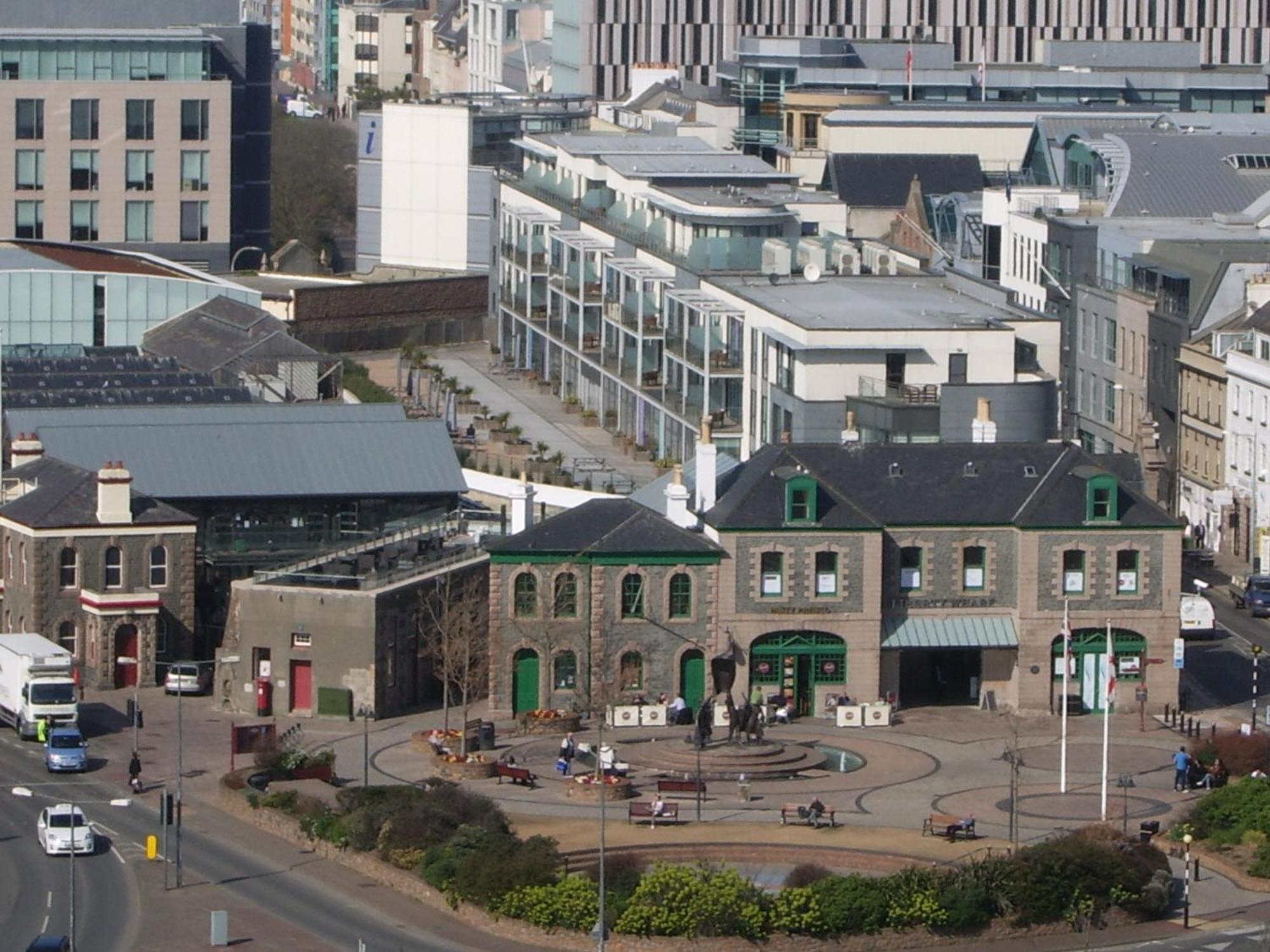 Liberty Wharf Apartments Saint Helier Bagian luar foto