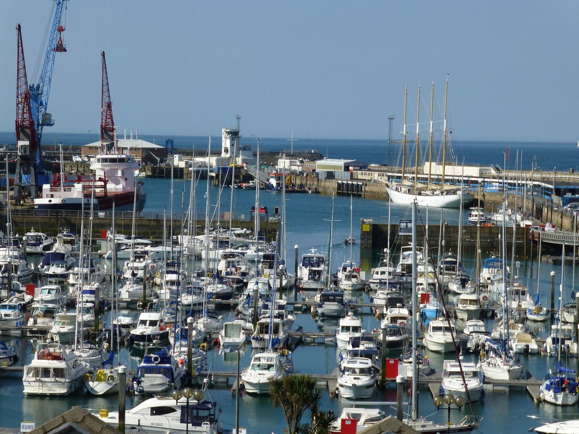 Liberty Wharf Apartments Saint Helier Bagian luar foto